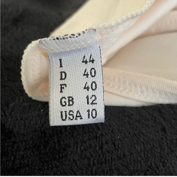 Moschino Long Sleeve Cream Top With Design size S - Picture 8 of 10